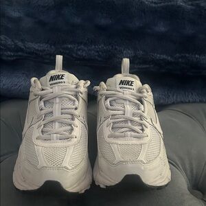 Nike Vomero 5 Light Gray Sneakers